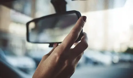 ¿QUÉ SON LOS PUNTOS CIEGOS DE UN VEHÍCULO Y QUÉ PRECAUCIONES DEBERÍAS TENER? 